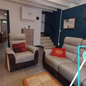  Hébergement de vacances Charmante Maison De Village T3 Renovee Et Son Jardin